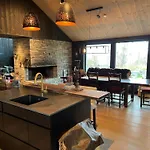 Spacious, Exclusive And Modern In 펜션