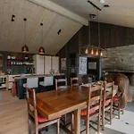 Spacious, Exclusive And Modern In 펜션 게일로