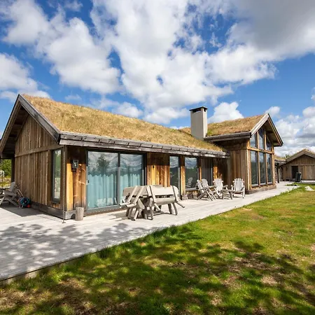Feriehus Spacious, Exclusive And Modern In